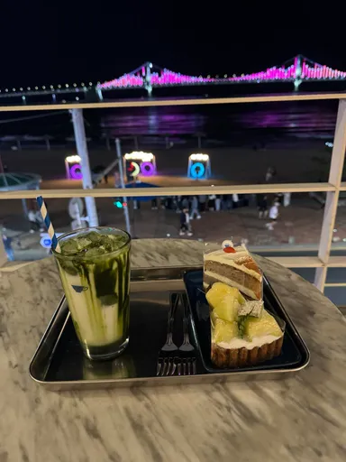 Cafe Overlooking Gwangalli