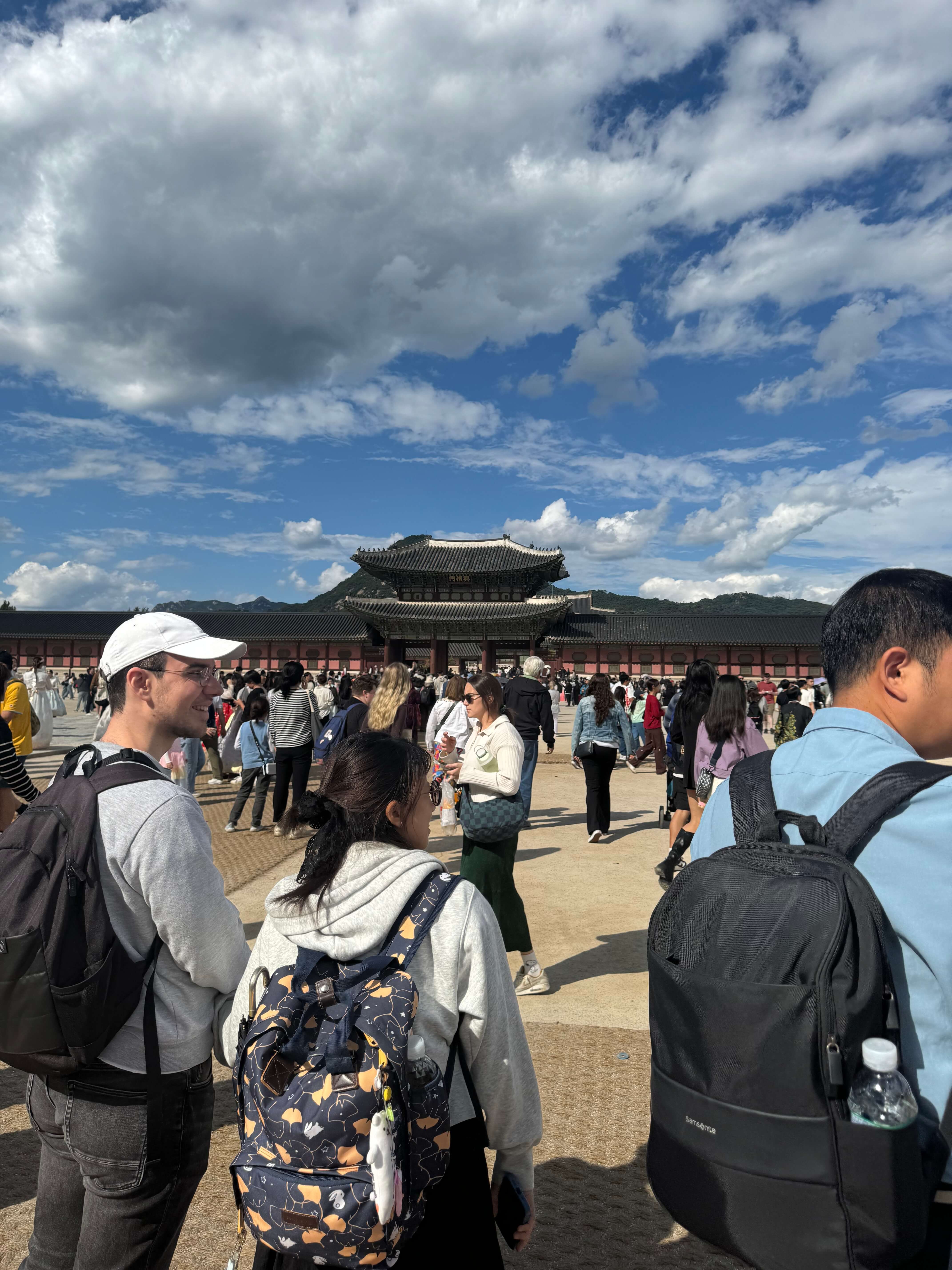 Crowded Gyeongbokgung